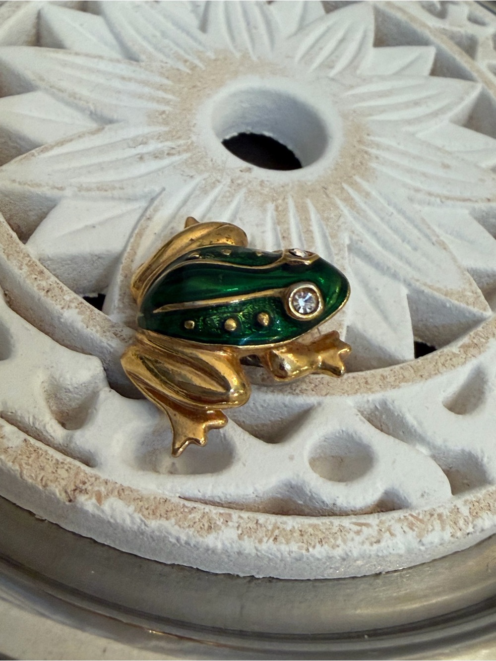 Avon Vintage Nature’s Garden Gold & Green Frog Pin/Brooch